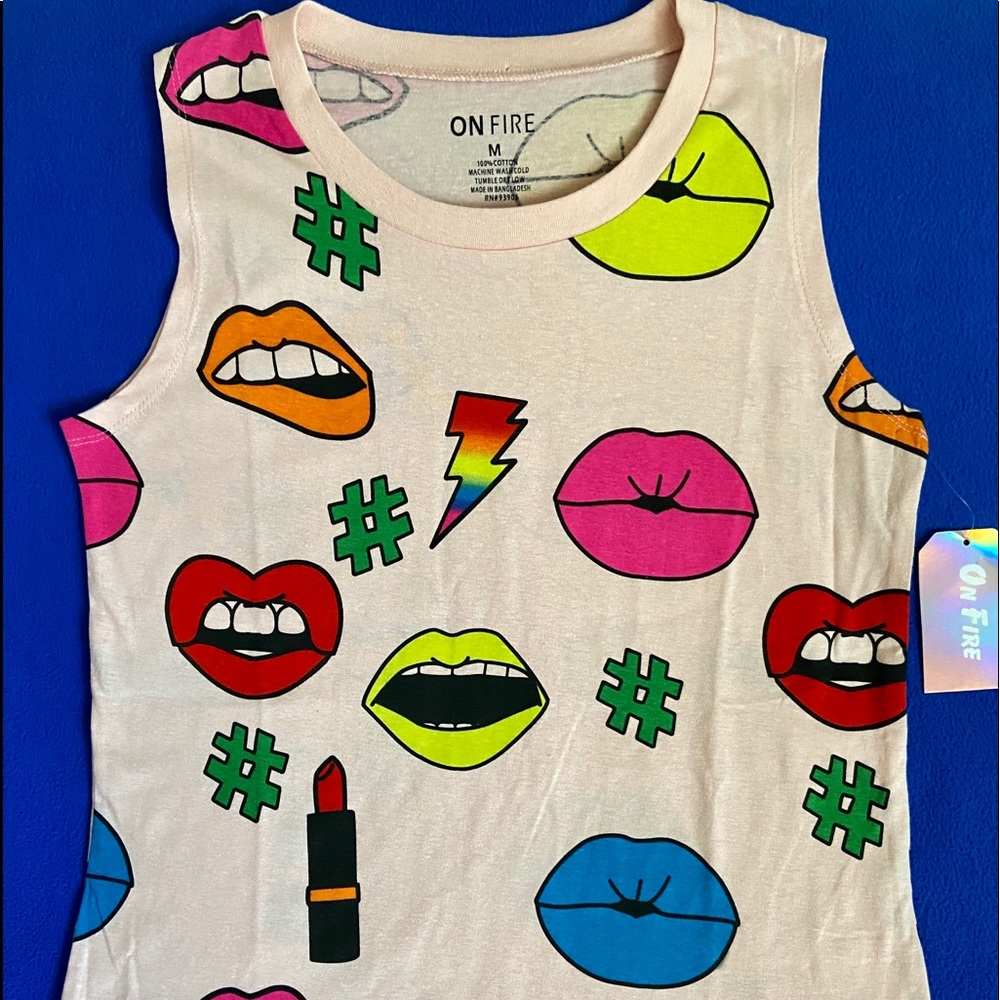 Kiss 💋 Lips Fringe T shirt NWTs